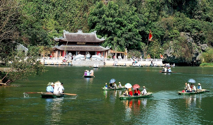 Chùa Hương là một trong những điểm đến tâm linh, du lịch lễ hội lớn nhất miền Bắc