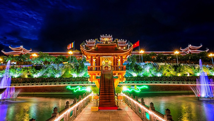 Du lịch tâm linh Quảng Ninh thu hút đông đảo du khách với nhiều công trình linh thiêng