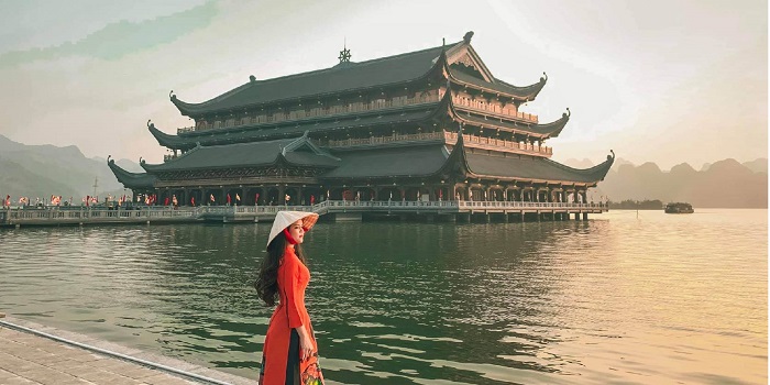 Chùa Tam Chúc được xem là ngôi chùa lớn nhất thế giới tính đến hiện tại. 