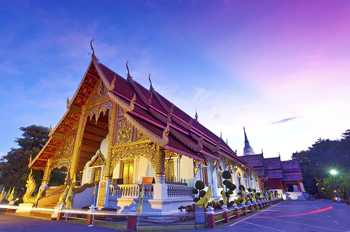 Du khách tới Thái Lan có thể ghé thăm chùa Wat Phra Singh